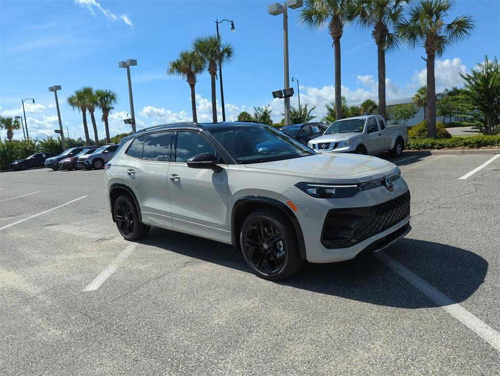 new 2025 Volkswagen Tiguan car, priced at $37,692