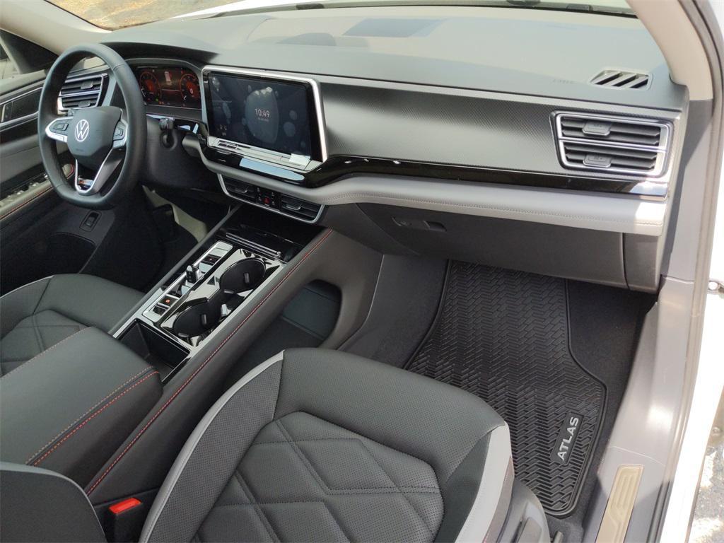 new 2025 Volkswagen Atlas car, priced at $44,240