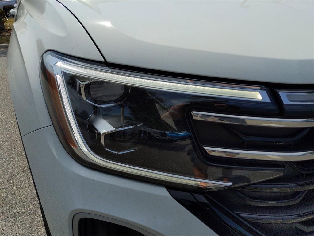 new 2025 Volkswagen Atlas car, priced at $44,240