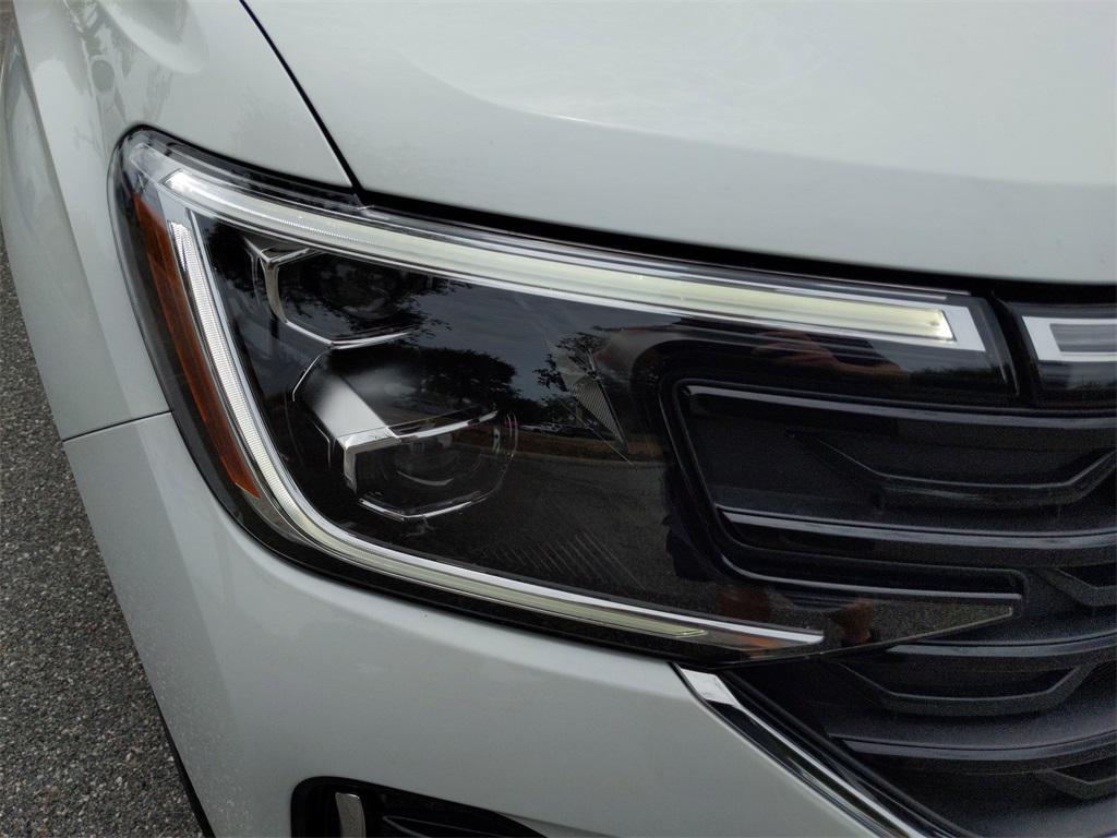 new 2025 Volkswagen Atlas car, priced at $51,525