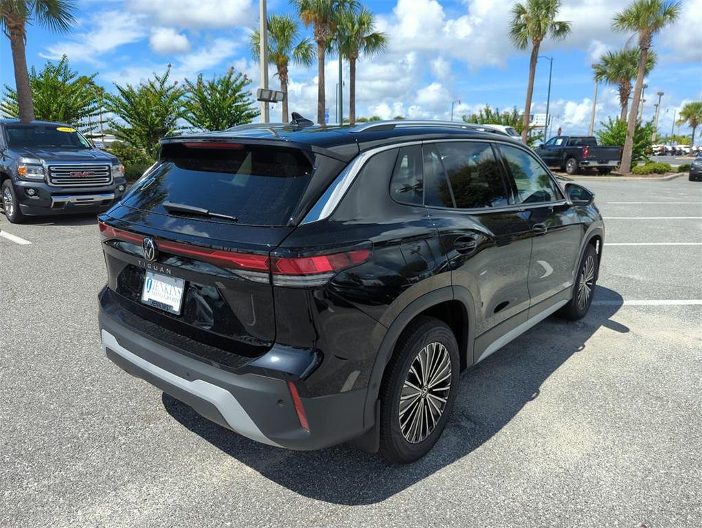new 2025 Volkswagen Tiguan car, priced at $30,328