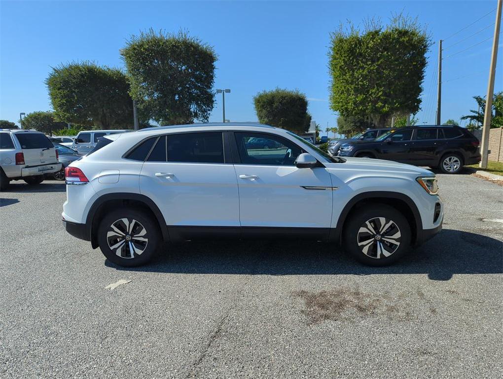 new 2026 Volkswagen Atlas Cross Sport car, priced at $39,635