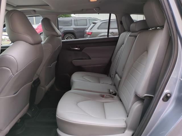 used 2021 Toyota Highlander car, priced at $31,851