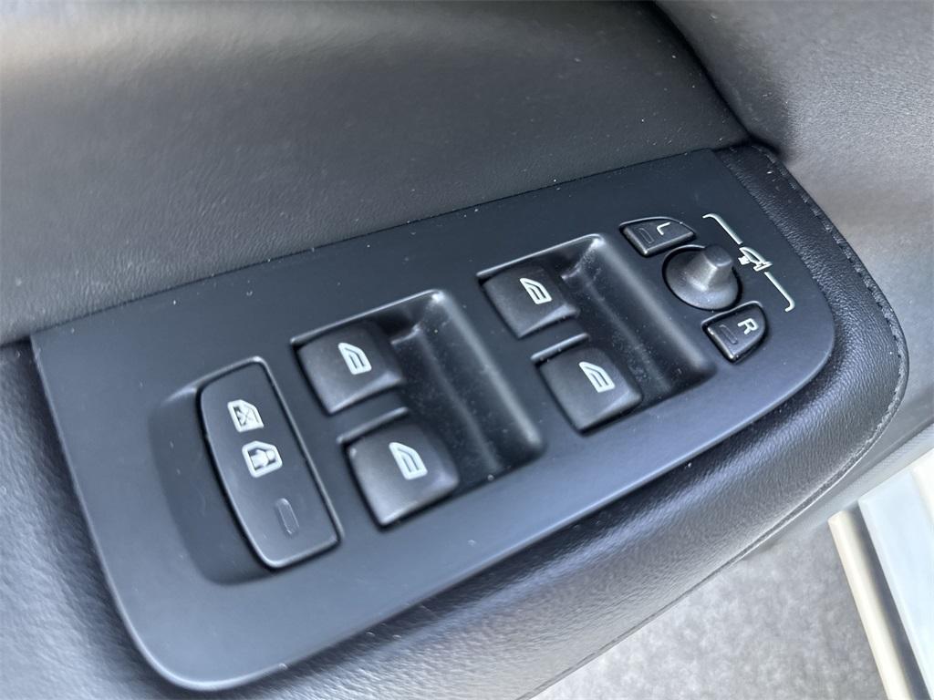 used 2023 Volvo S60 Recharge Plug-In Hybrid car, priced at $27,576