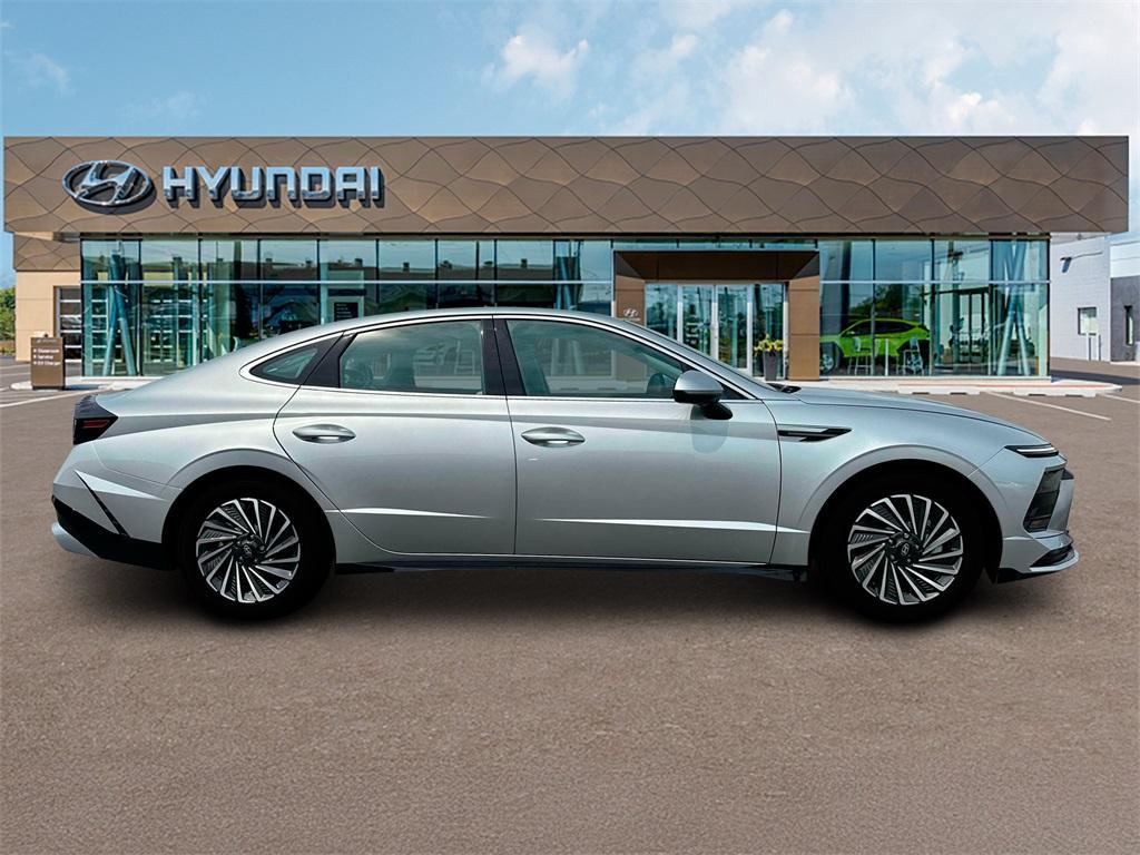 new 2025 Hyundai Sonata Hybrid car, priced at $31,080