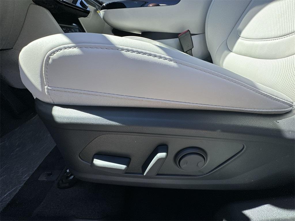 new 2025 Hyundai TUCSON Hybrid car, priced at $37,045