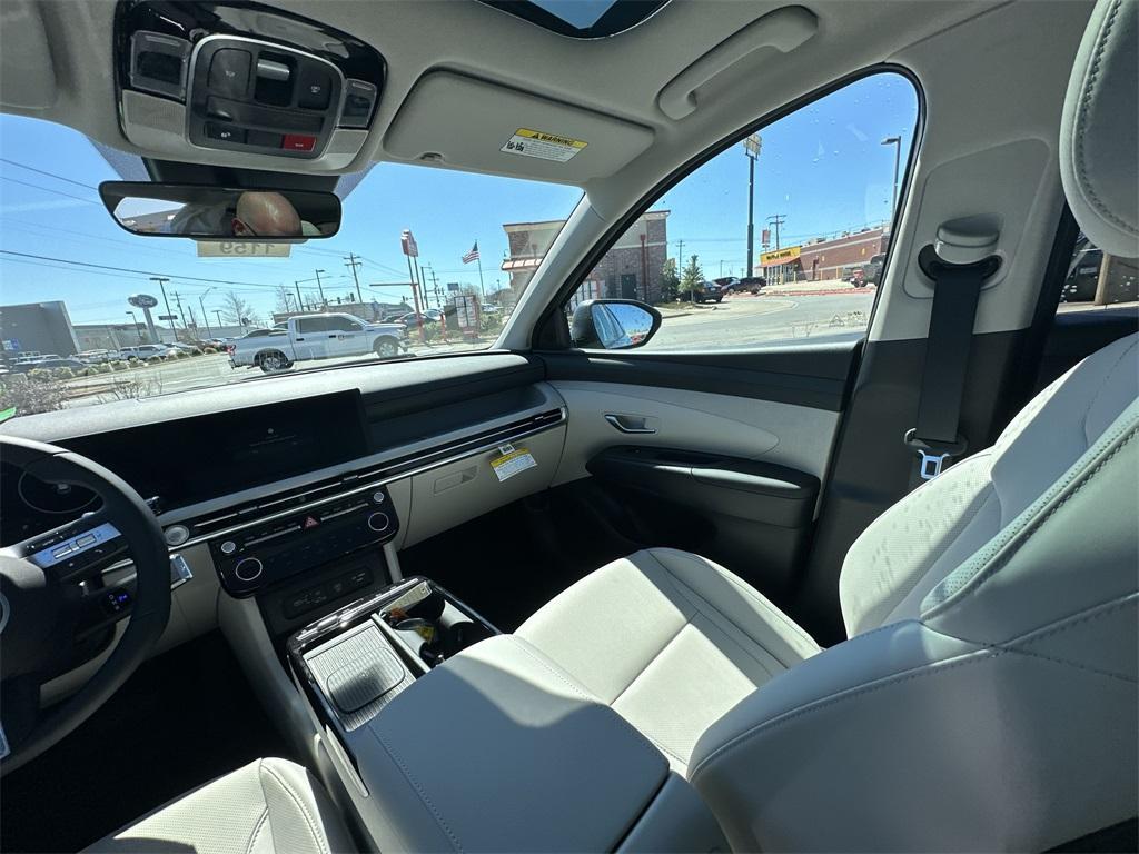 new 2025 Hyundai TUCSON Hybrid car, priced at $37,045