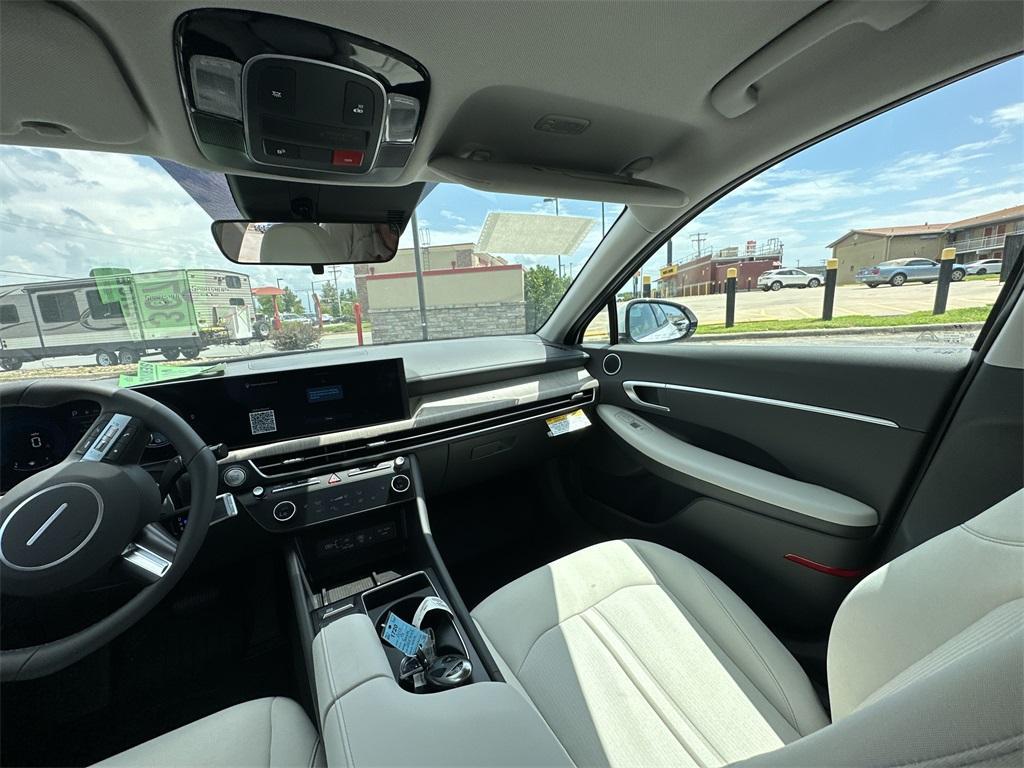 new 2025 Hyundai Sonata Hybrid car, priced at $31,565