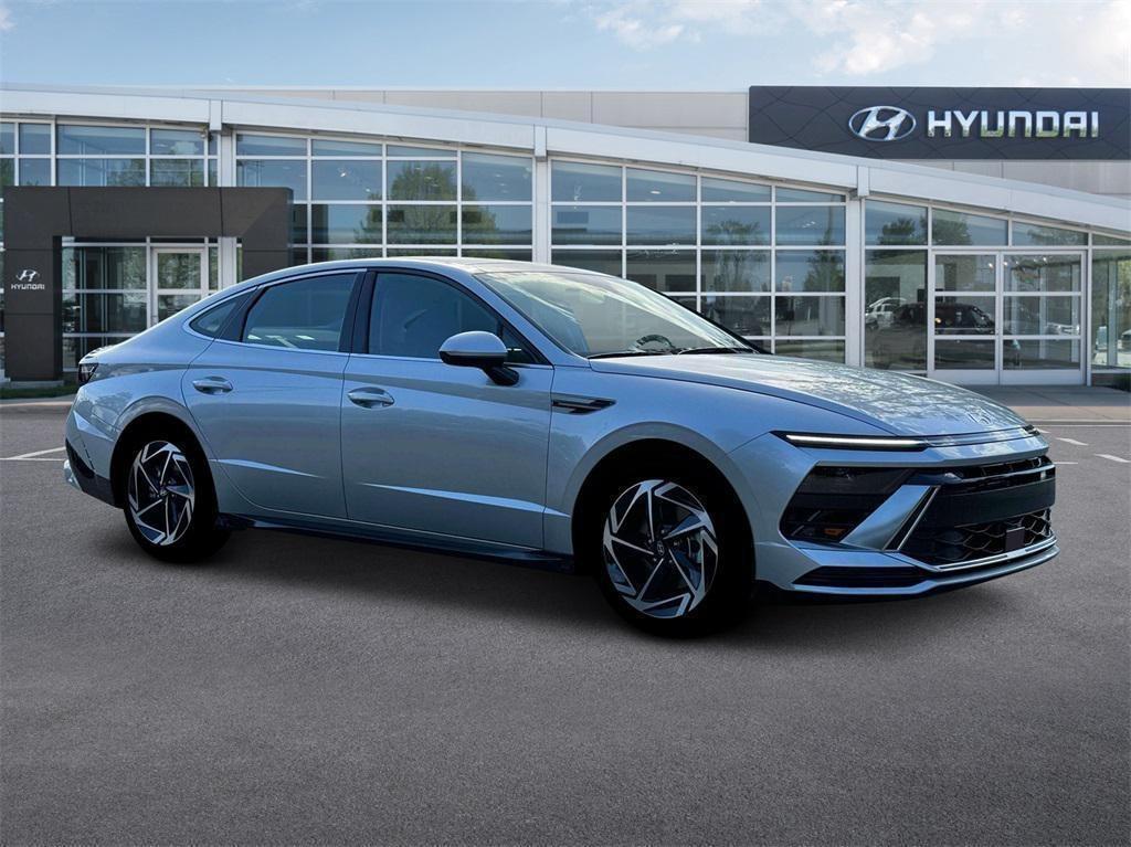 new 2025 Hyundai Sonata car, priced at $32,000