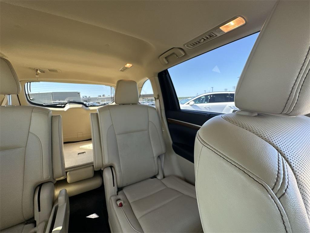 used 2019 Toyota Highlander car, priced at $28,499