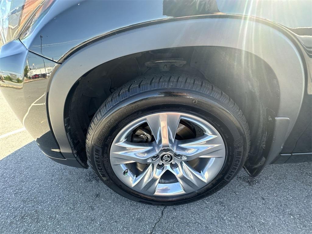 used 2019 Toyota Highlander car, priced at $28,499