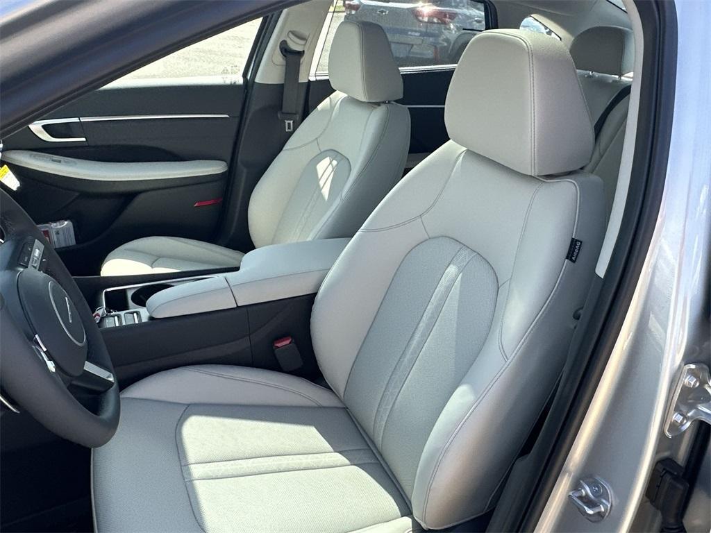 new 2025 Hyundai Sonata Hybrid car, priced at $37,515