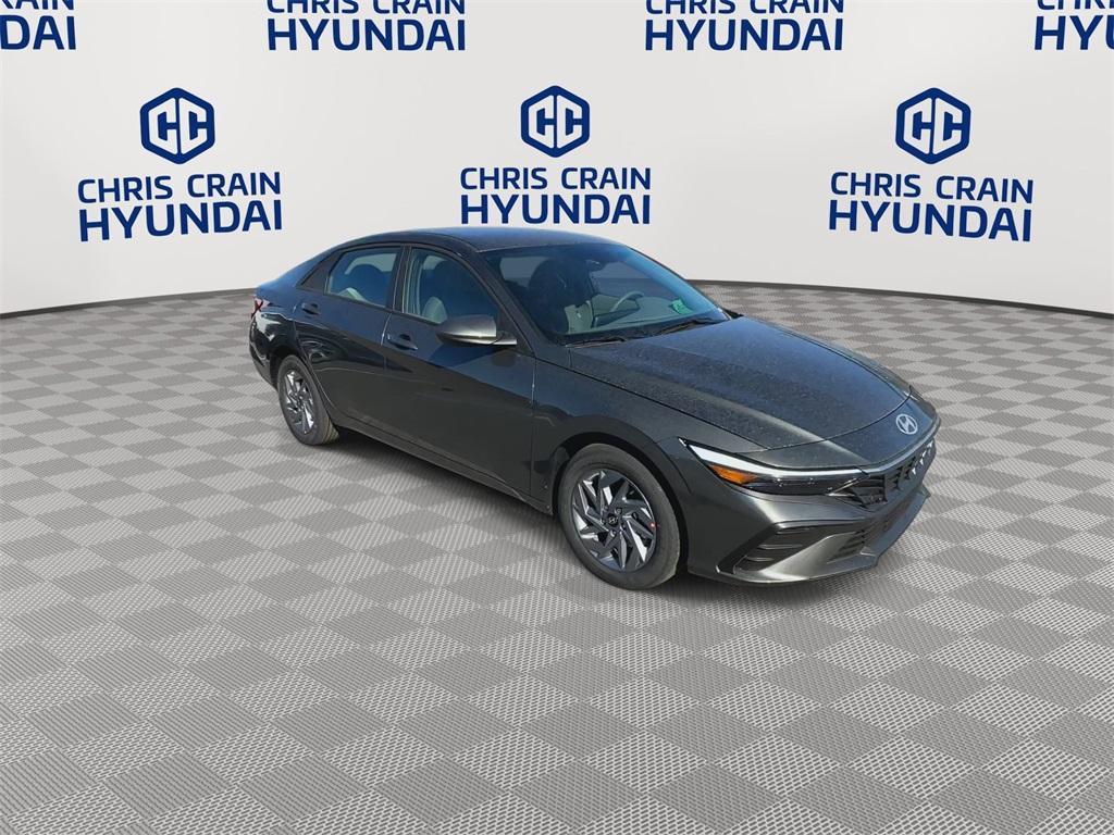 new 2025 Hyundai Elantra HEV car, priced at $26,235