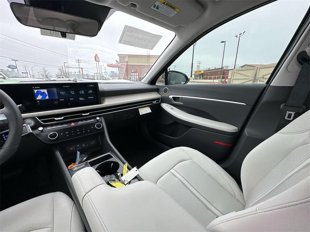 new 2025 Hyundai Sonata Hybrid car, priced at $30,810