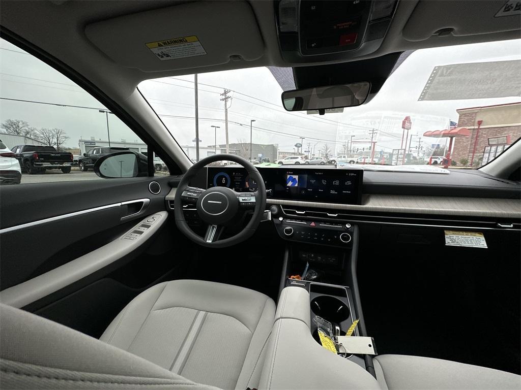 new 2025 Hyundai Sonata Hybrid car, priced at $30,810