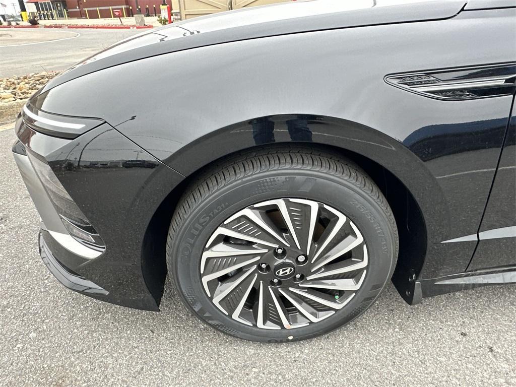 new 2025 Hyundai Sonata Hybrid car, priced at $30,810