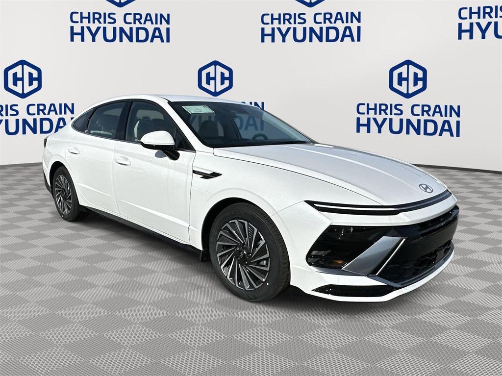 new 2025 Hyundai Sonata Hybrid car, priced at $30,660