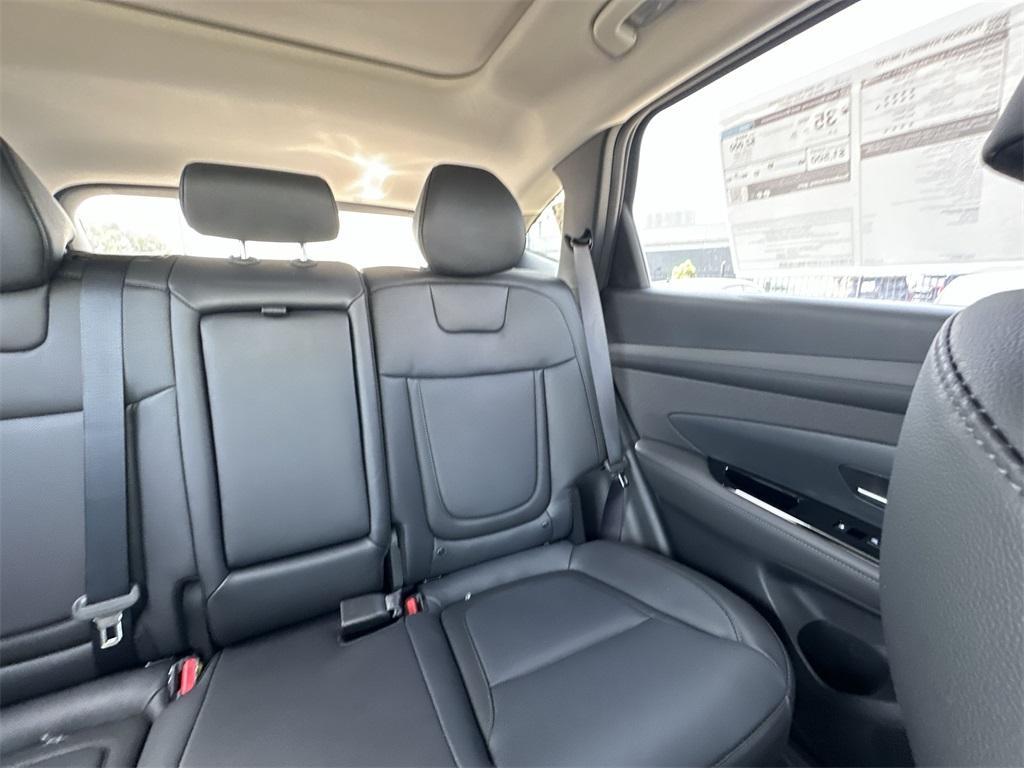 new 2025 Hyundai TUCSON Hybrid car, priced at $41,675