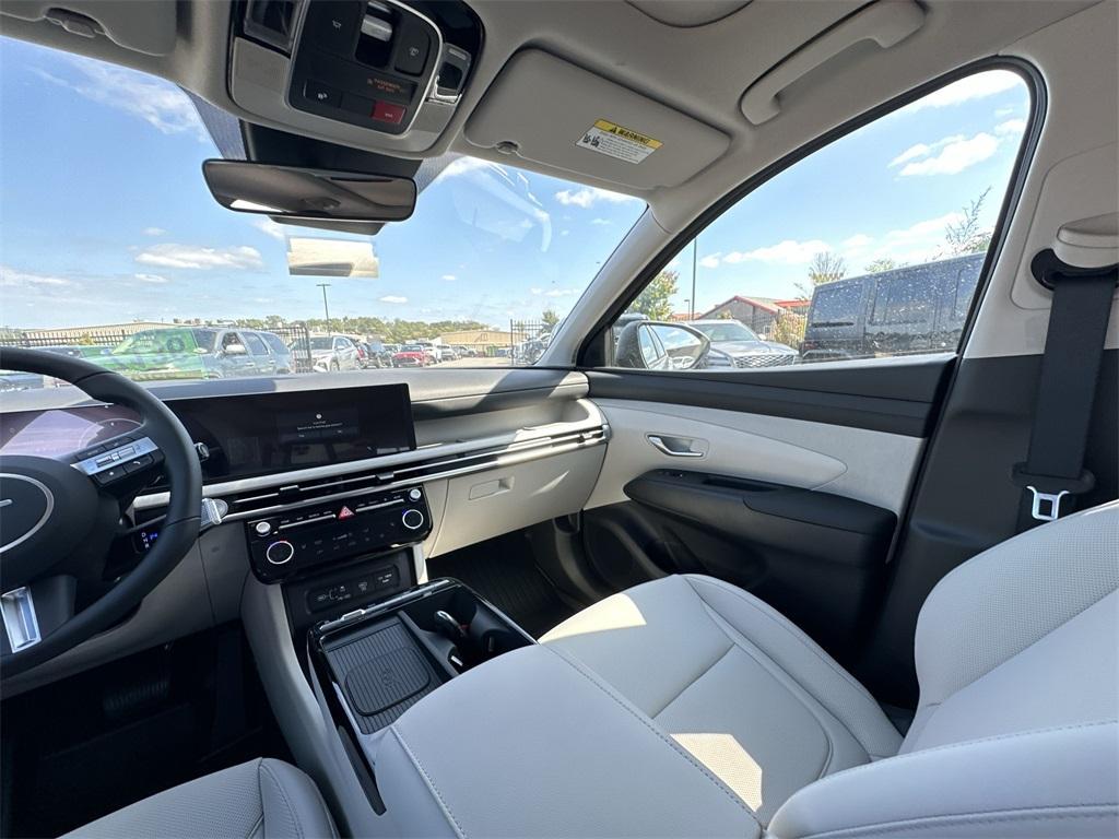 new 2025 Hyundai TUCSON Hybrid car, priced at $35,310