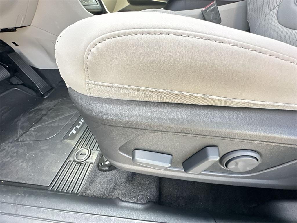 new 2025 Hyundai TUCSON Hybrid car, priced at $35,310