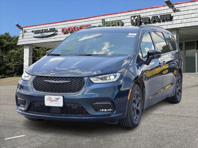 new 2025 Chrysler Pacifica Hybrid car, priced at $52,103