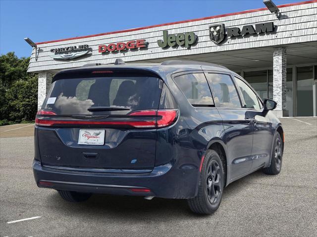 new 2025 Chrysler Pacifica Hybrid car, priced at $52,103