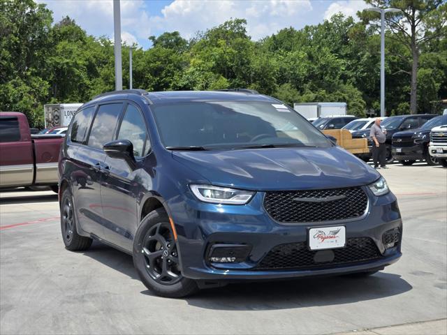 new 2025 Chrysler Pacifica Hybrid car, priced at $52,103