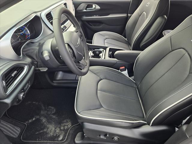new 2025 Chrysler Pacifica Hybrid car, priced at $52,103