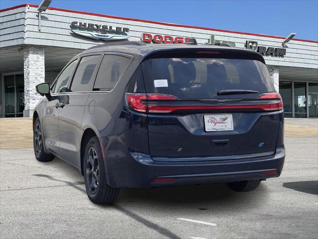 new 2025 Chrysler Pacifica Hybrid car, priced at $52,103