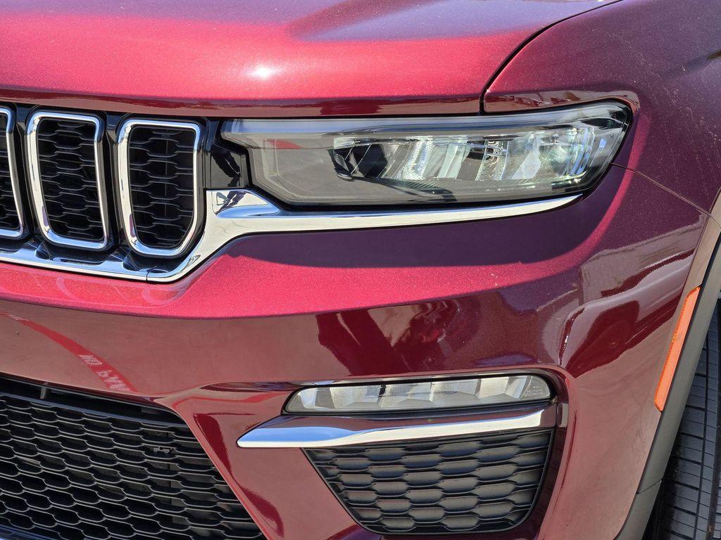 new 2025 Jeep Grand Cherokee car, priced at $40,426