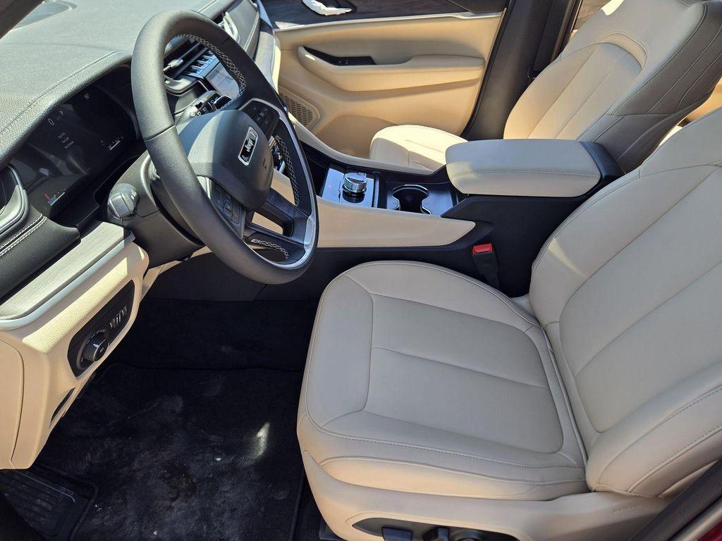 new 2025 Jeep Grand Cherokee car, priced at $40,426