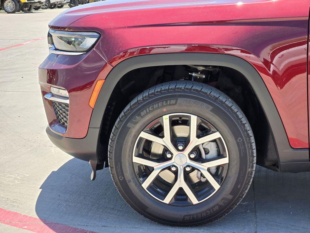 new 2025 Jeep Grand Cherokee car, priced at $40,426