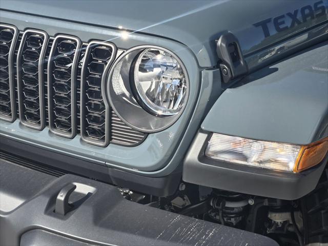 new 2025 Jeep Gladiator car, priced at $45,684