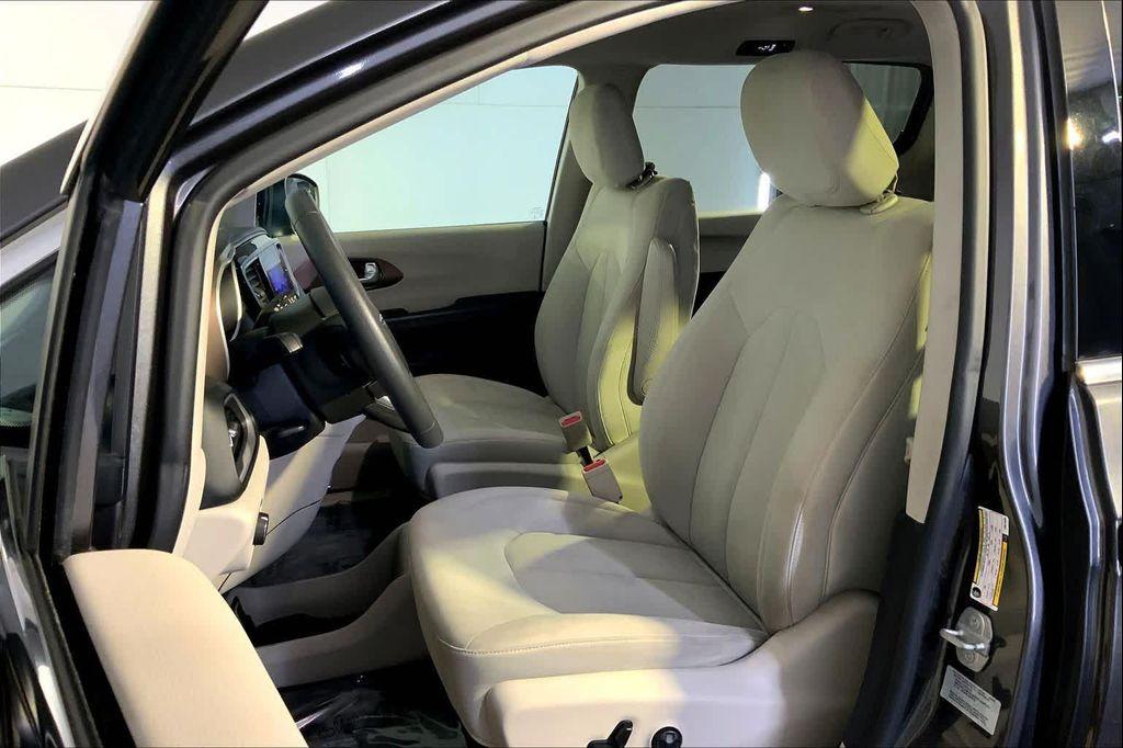 used 2017 Chrysler Pacifica car, priced at $12,987