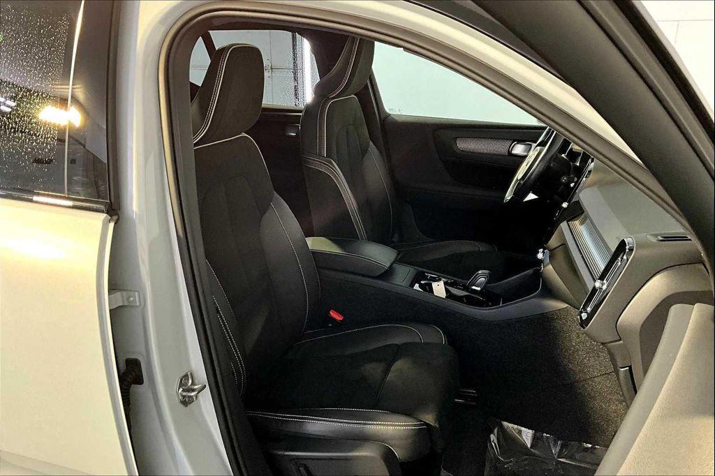 used 2021 Volvo XC40 car, priced at $27,987