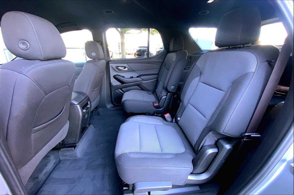 used 2023 Chevrolet Traverse car, priced at $28,912
