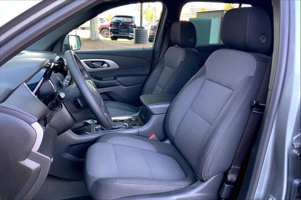 used 2023 Chevrolet Traverse car, priced at $28,912