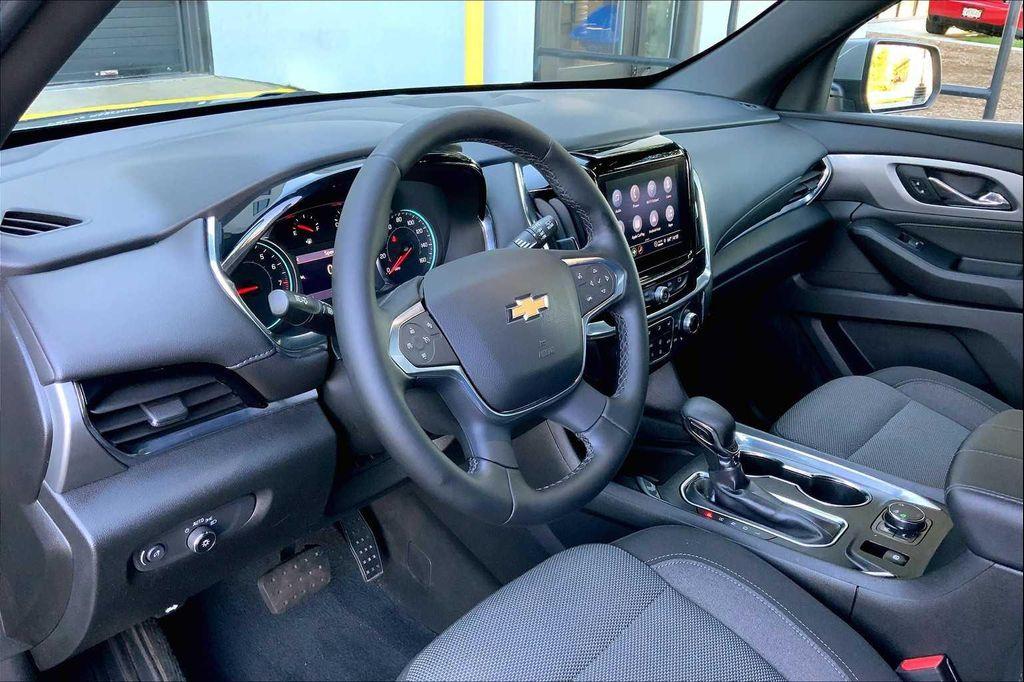 used 2023 Chevrolet Traverse car, priced at $28,912