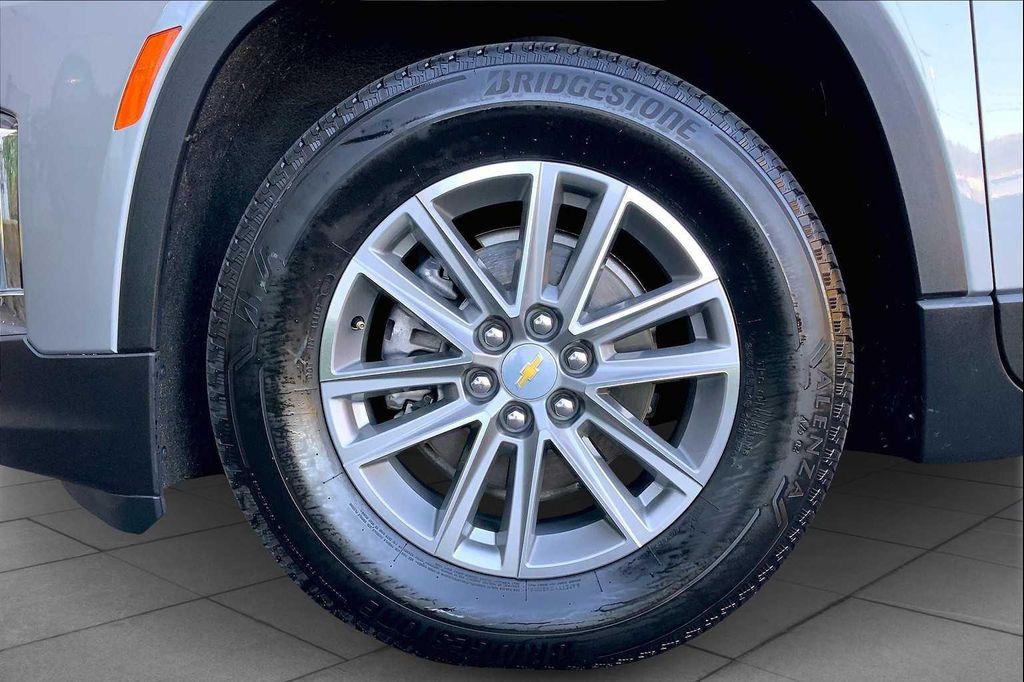 used 2023 Chevrolet Traverse car, priced at $28,912