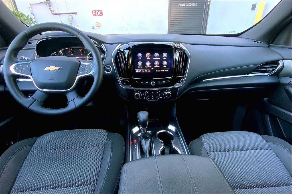 used 2023 Chevrolet Traverse car, priced at $28,912
