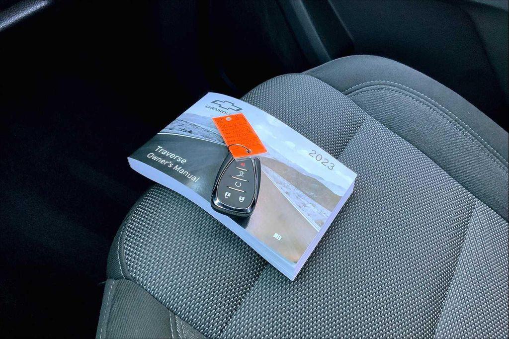 used 2023 Chevrolet Traverse car, priced at $28,912