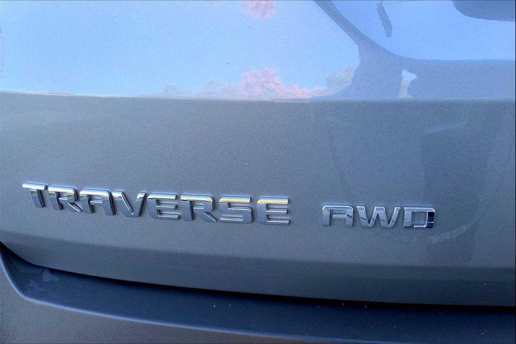 used 2023 Chevrolet Traverse car, priced at $28,912