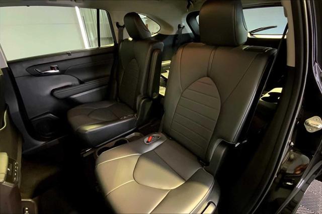 used 2021 Toyota Highlander car, priced at $35,712