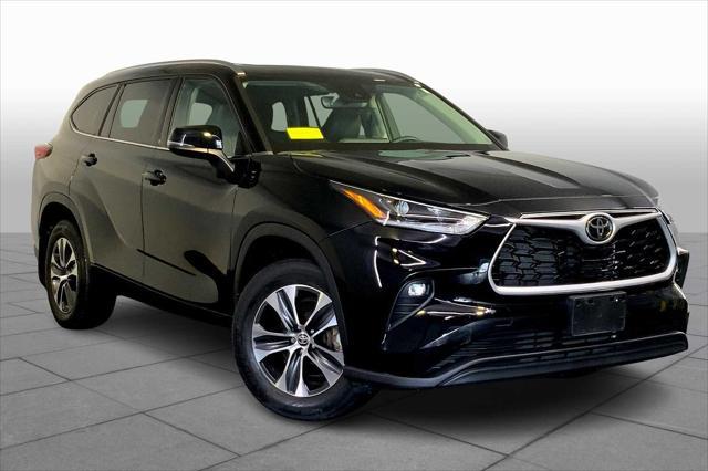 used 2021 Toyota Highlander car, priced at $35,712