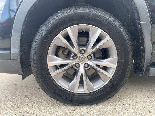 used 2015 Toyota Highlander car, priced at $17,858
