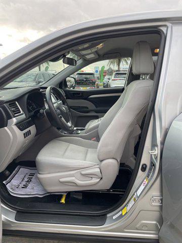 used 2019 Toyota Highlander car, priced at $25,999