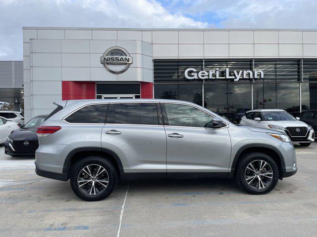 used 2019 Toyota Highlander car, priced at $25,999