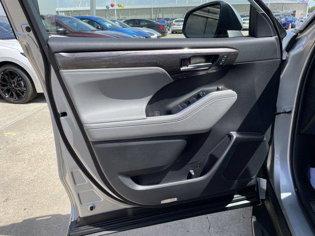 used 2022 Toyota Highlander Hybrid car, priced at $47,258