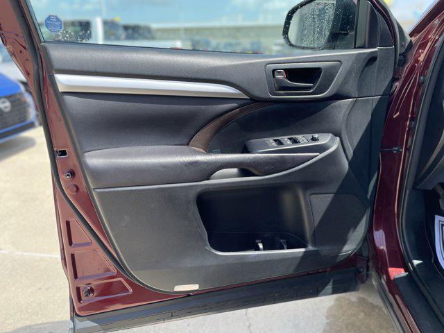 used 2016 Toyota Highlander car, priced at $15,896