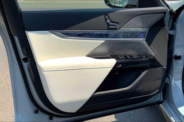 new 2025 BMW 760 car, priced at $129,625